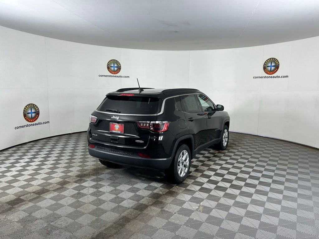 Used 2025 Jeep Compass Latitude w/ Sun & Sound Group AWD/4WD image 20