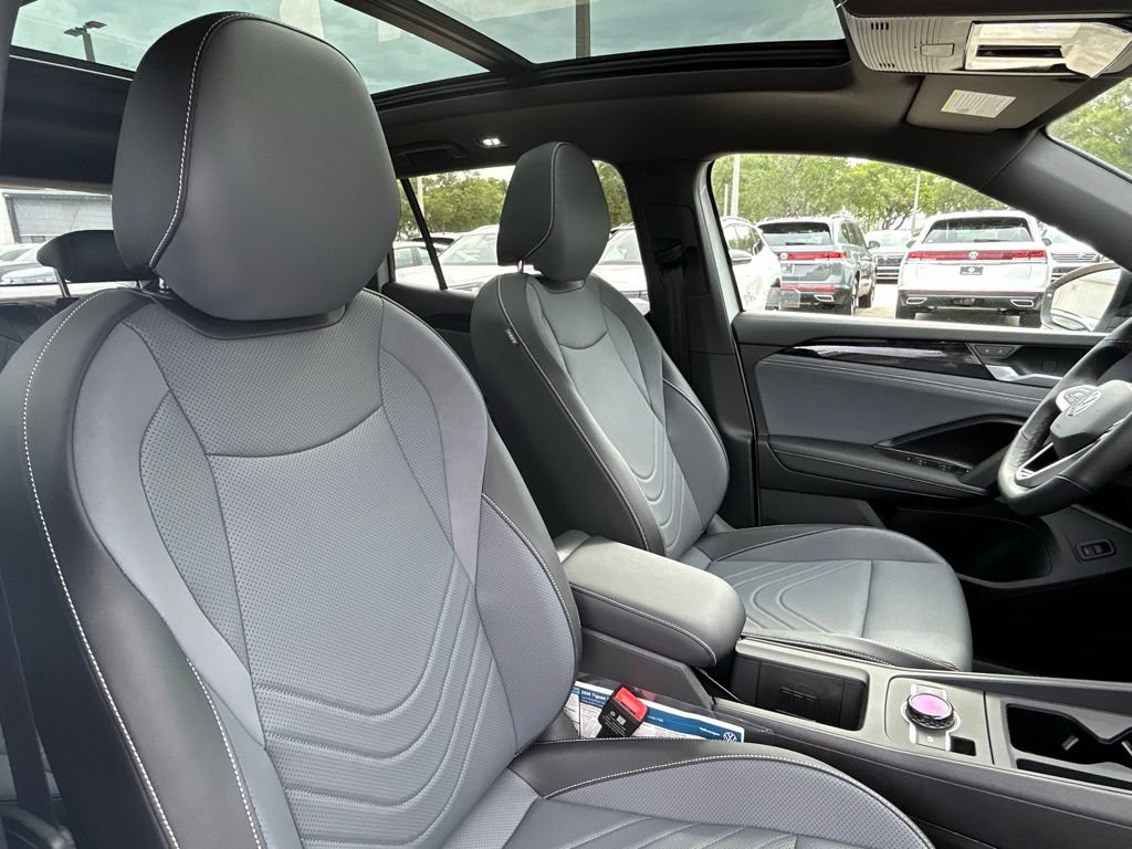 New 2026 Volkswagen Tiguan SE R-Line FWD image 43