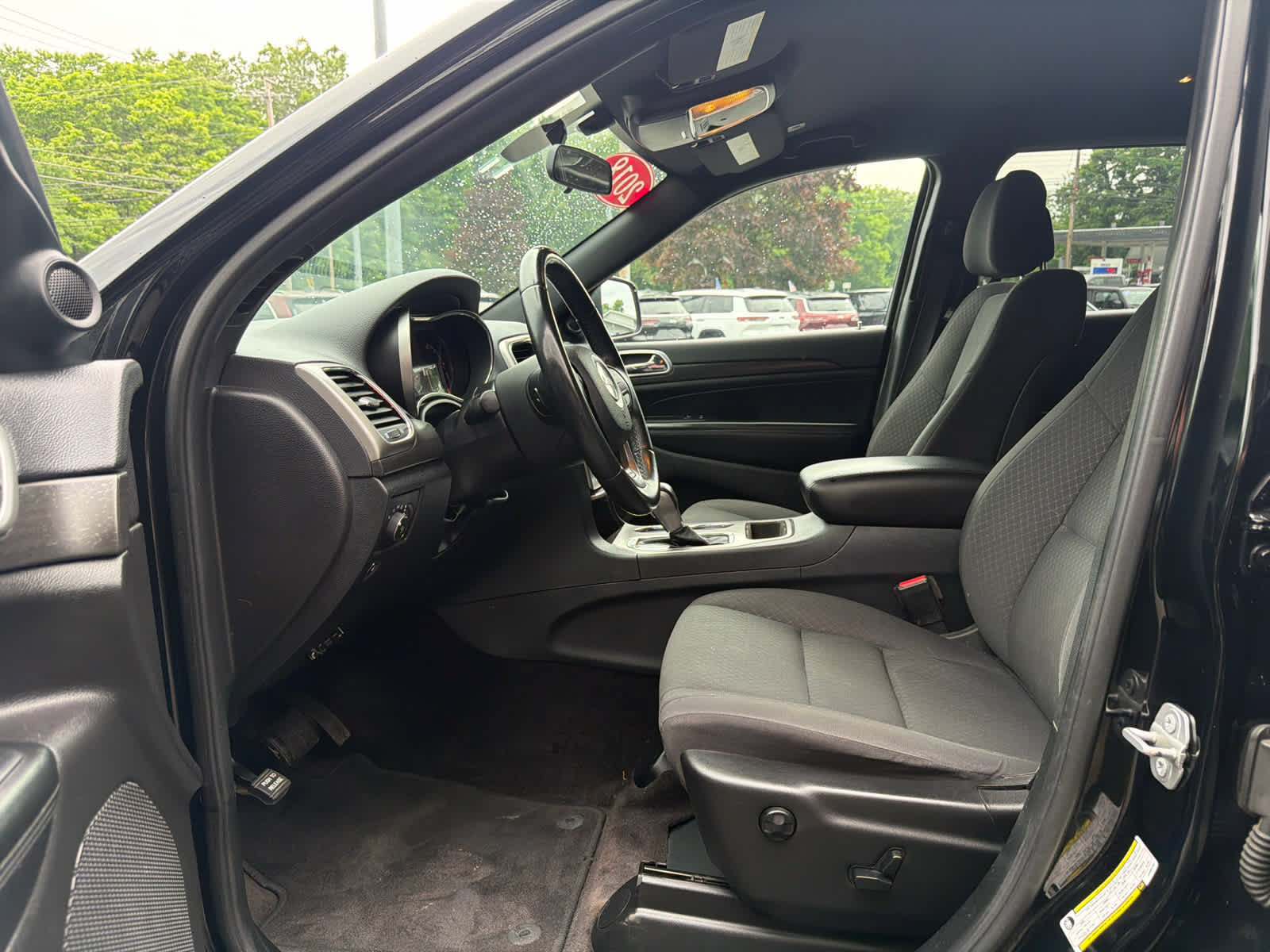 Used 2018 Jeep Grand Cherokee Laredo AWD/4WD image 15