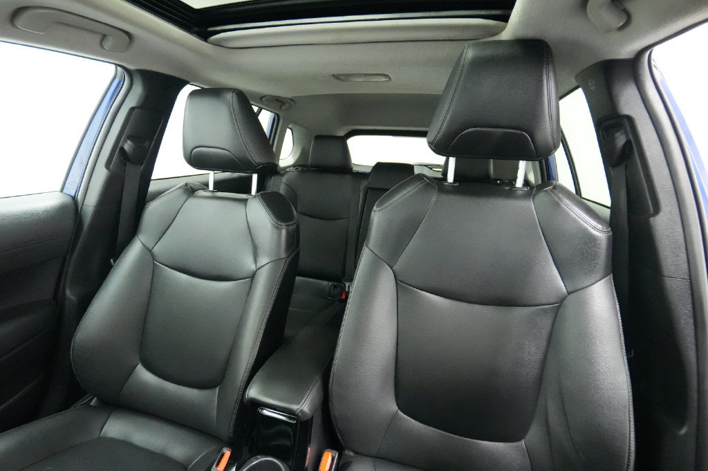 Used 2022 Toyota Corolla Cross XLE w/ Convenience Package AWD/4WD image 14