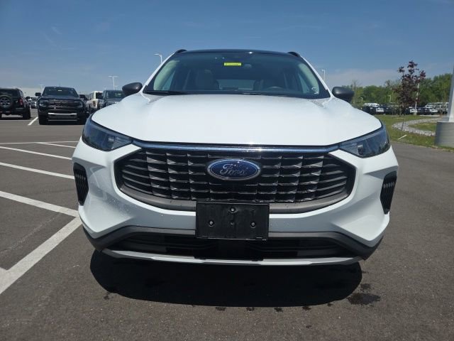Used 2023 Ford Escape Active w/ Tech Pack #1 FWD image 3