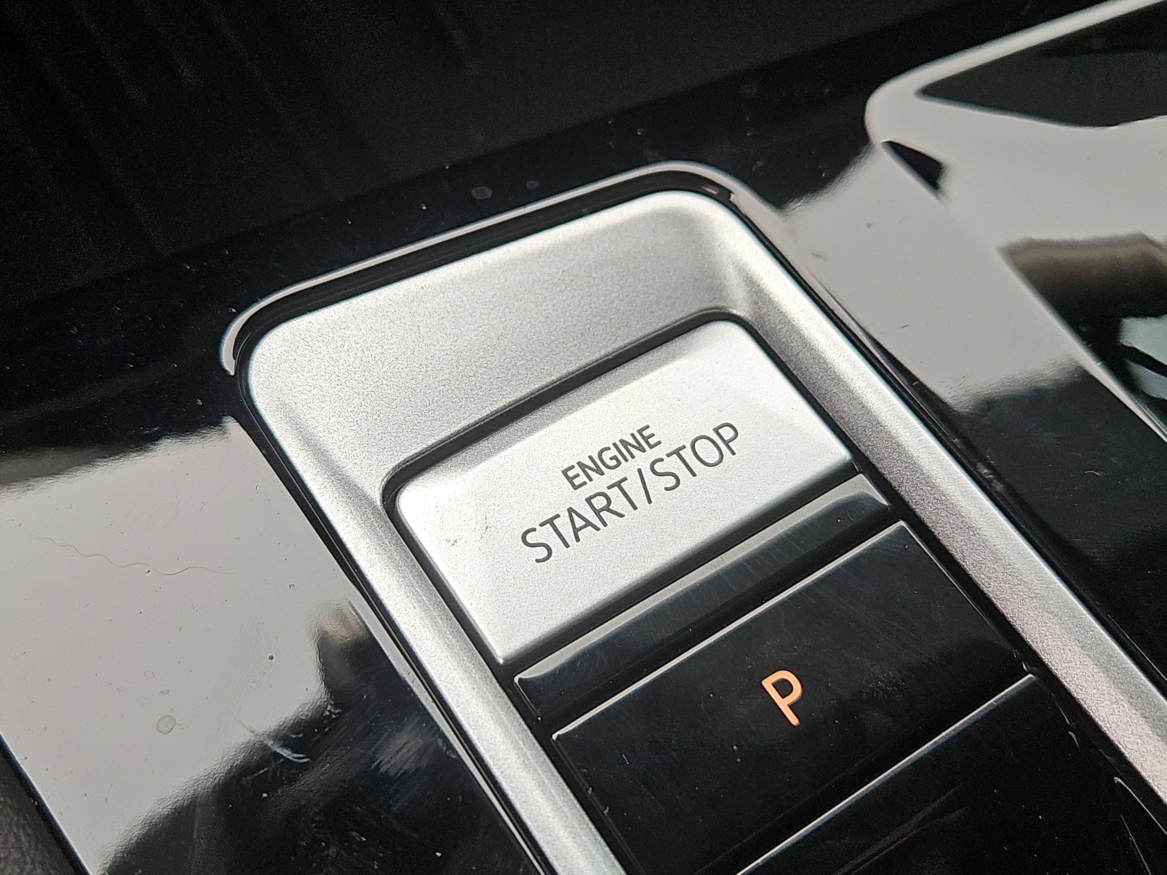 Certified 2025 Volkswagen Atlas SEL Premium R-Line image 22