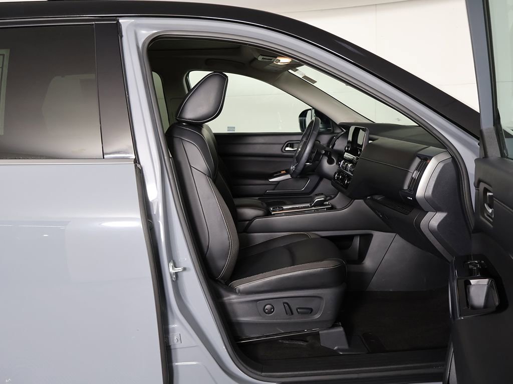 Used 2024 Nissan Pathfinder SL w/ SL Premium Package AWD/4WD image 32