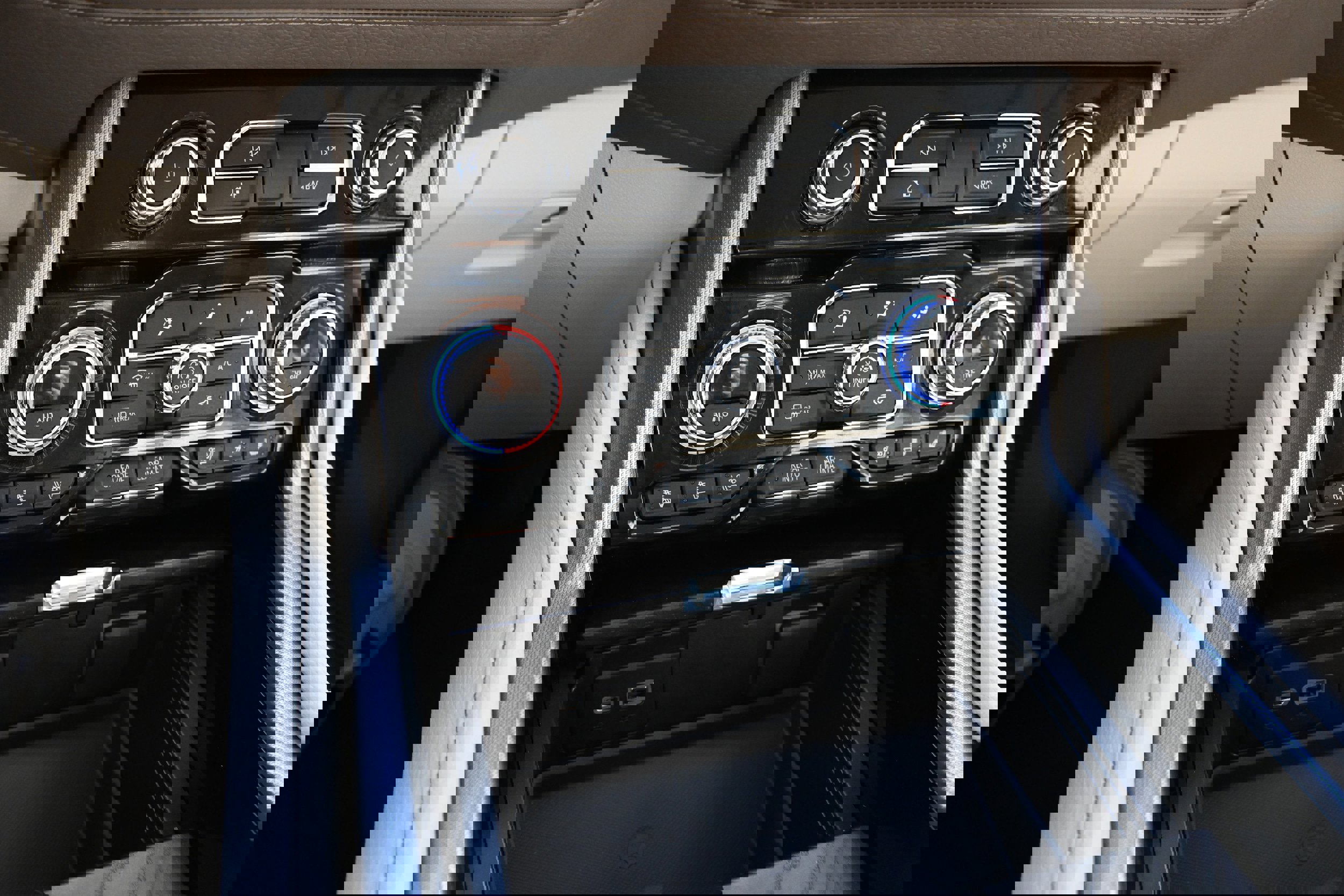 Used 2022 GMC Yukon XL Denali w/ Max Trailering Package image 8