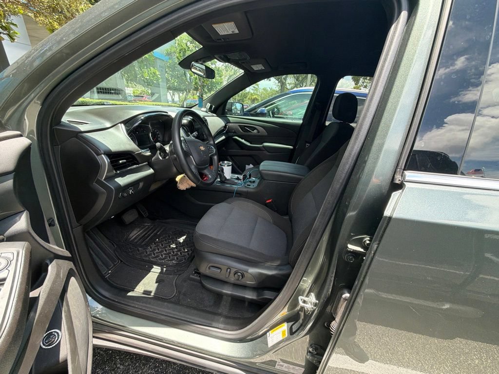 Used 2023 Chevrolet Traverse LT FWD image 16