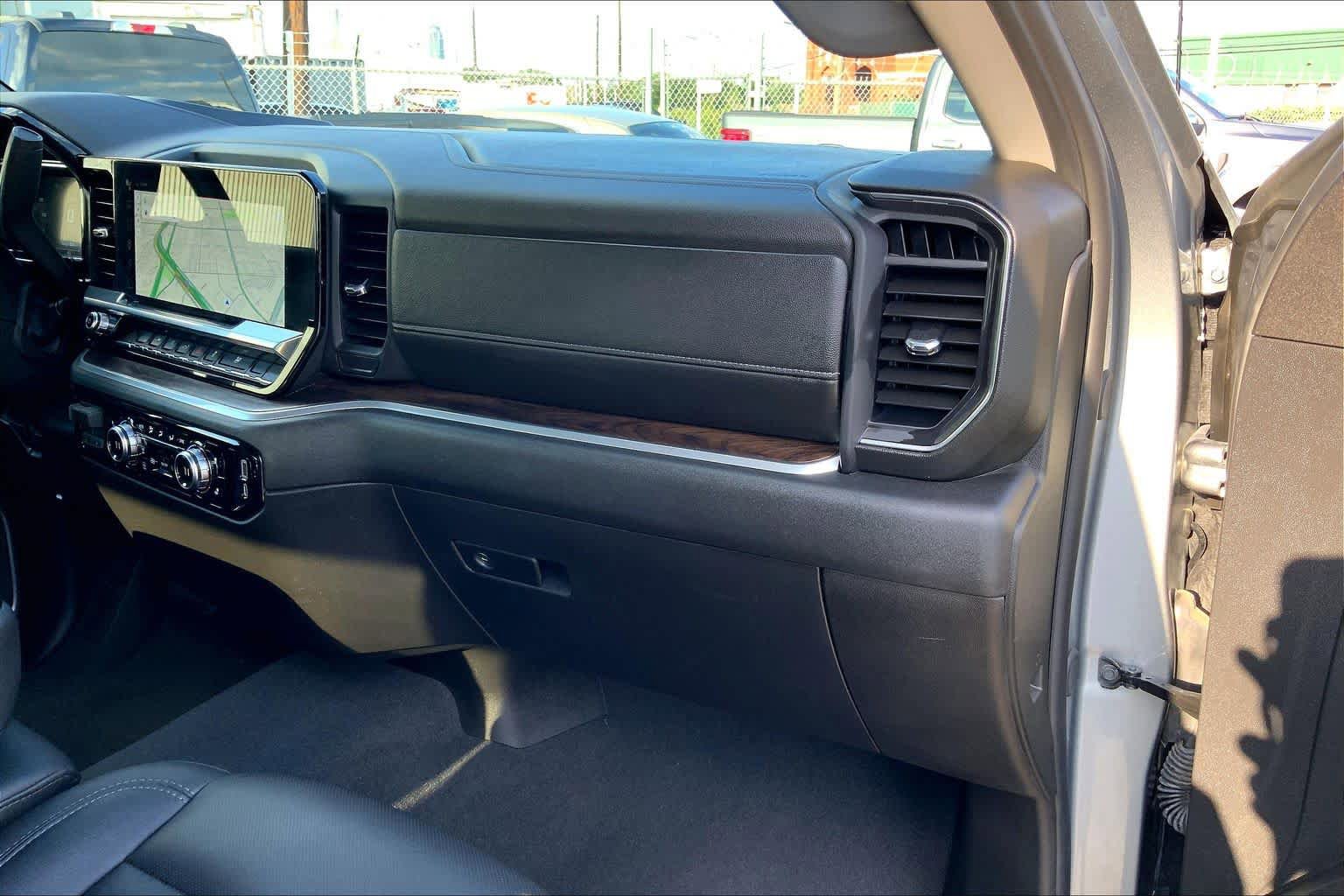 Used 2026 GMC Sierra 1500 SLT AWD/4WD image 19