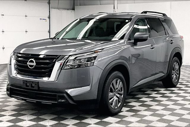 Used 2025 Nissan Pathfinder SV FWD image 11