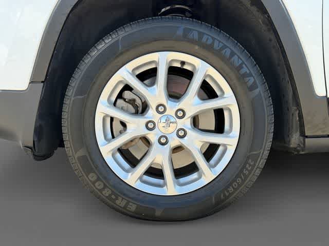 Used 2017 Jeep Cherokee Latitude FWD image 9