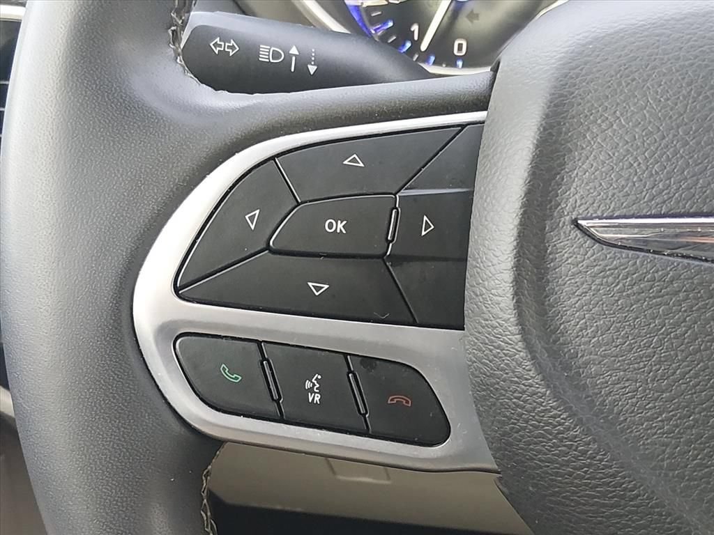 Used 2023 Chrysler Pacifica Touring-L FWD image 24