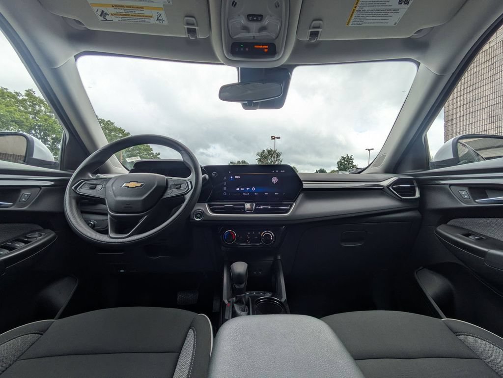 Used 2025 Chevrolet TrailBlazer LT AWD/4WD image 25