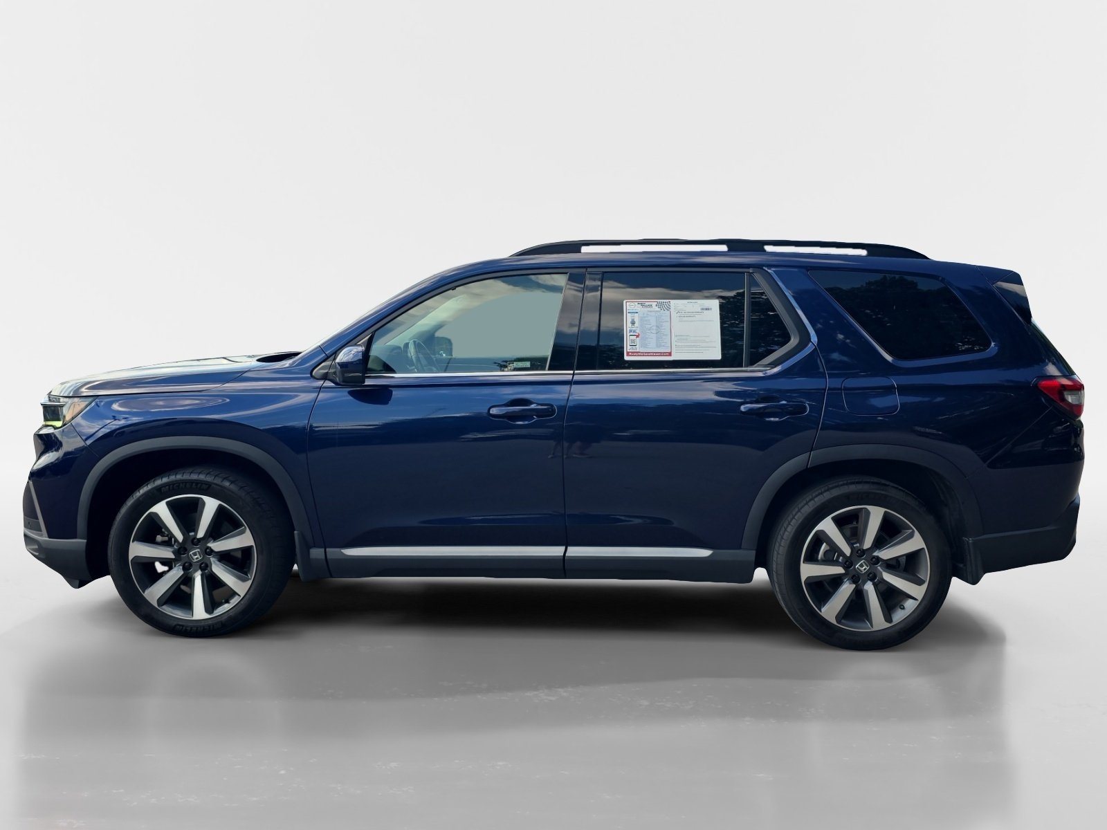 Used 2023 Honda Pilot Touring image 2