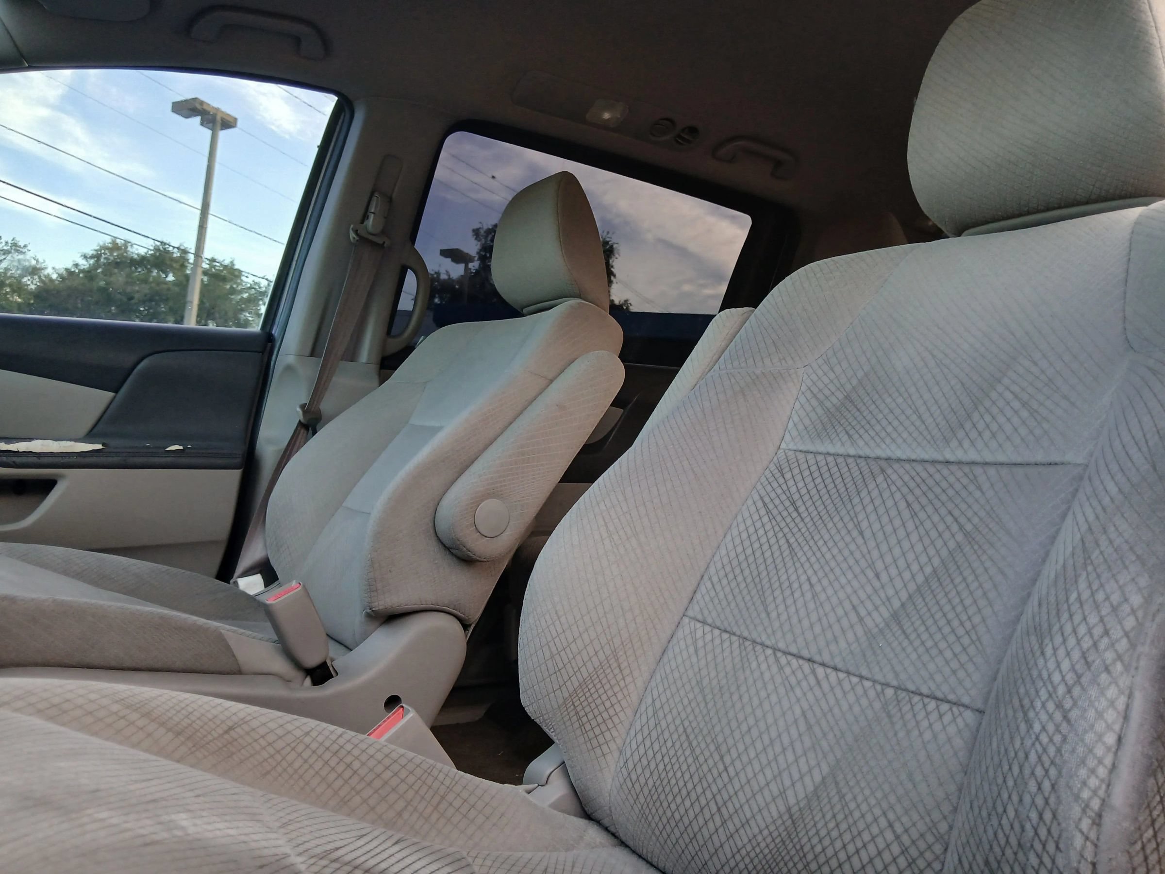 Used 2015 Honda Odyssey LX image 16