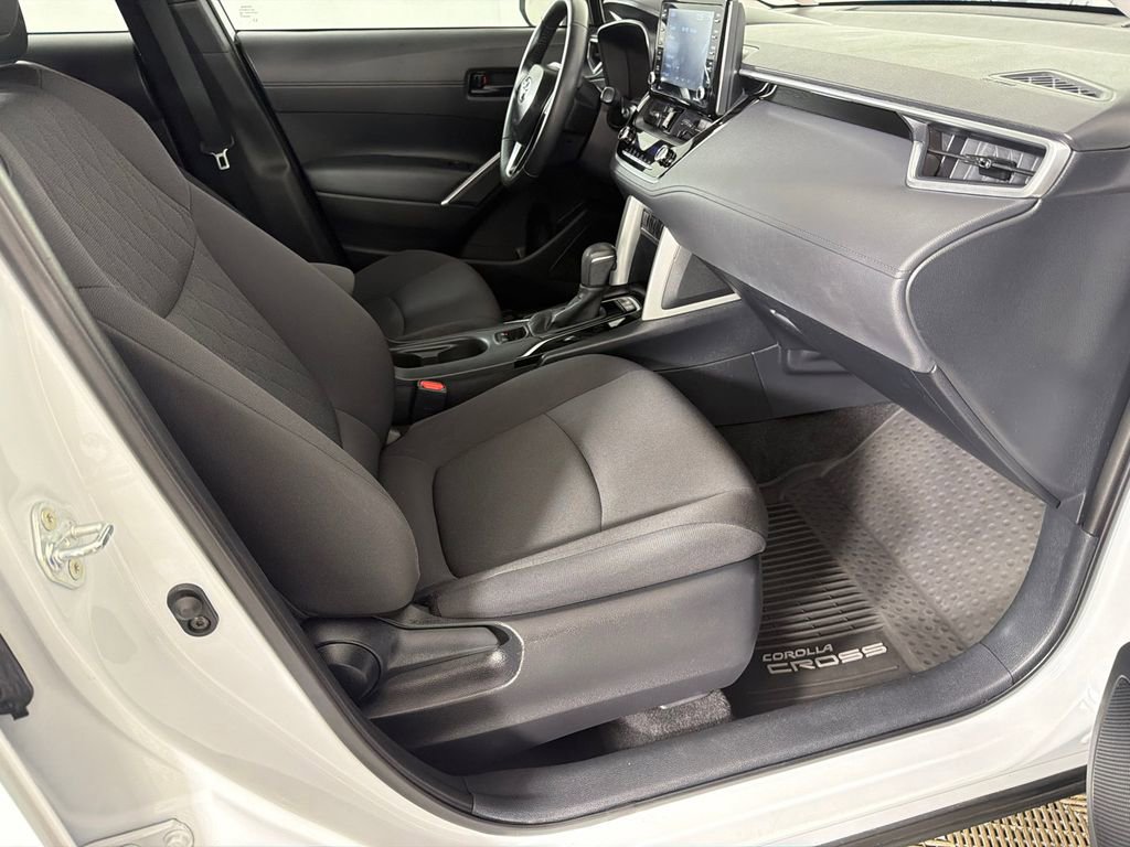 Used 2022 Toyota Corolla Cross LE FWD image 13
