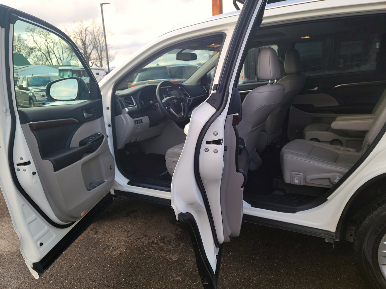 Used 2016 Toyota Highlander Limited image 7