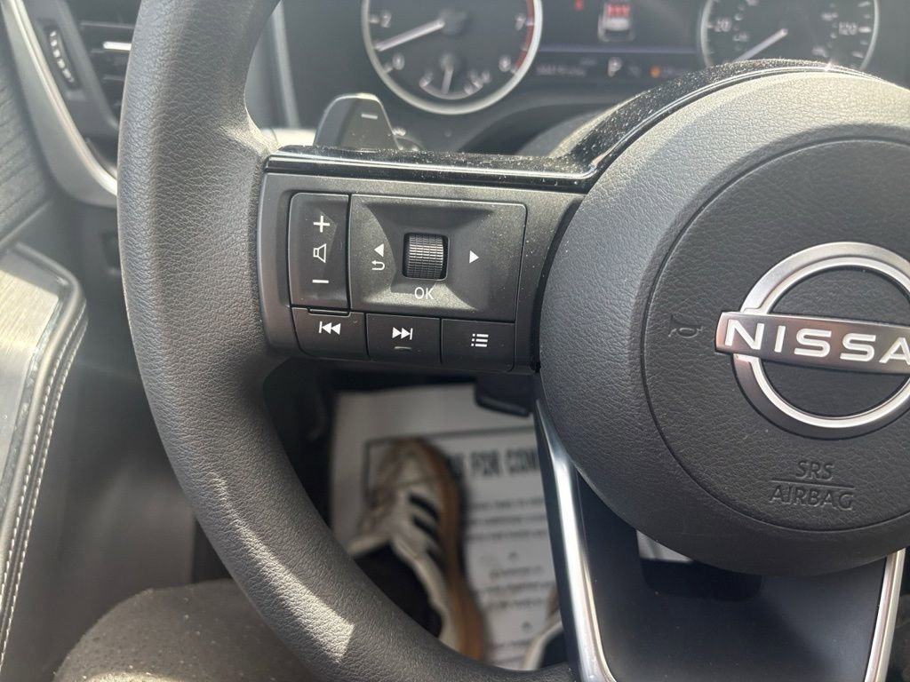 Used 2023 Nissan Rogue SV image 15