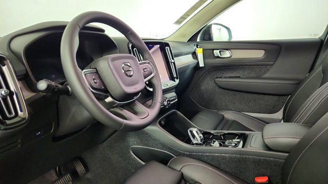 New 2026 Volvo XC40 B5 Plus w/ Protection Package Premier AWD/4WD image 12