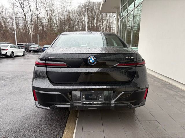 New 2026 BMW 750e xDrive w/ Premium Package image 4
