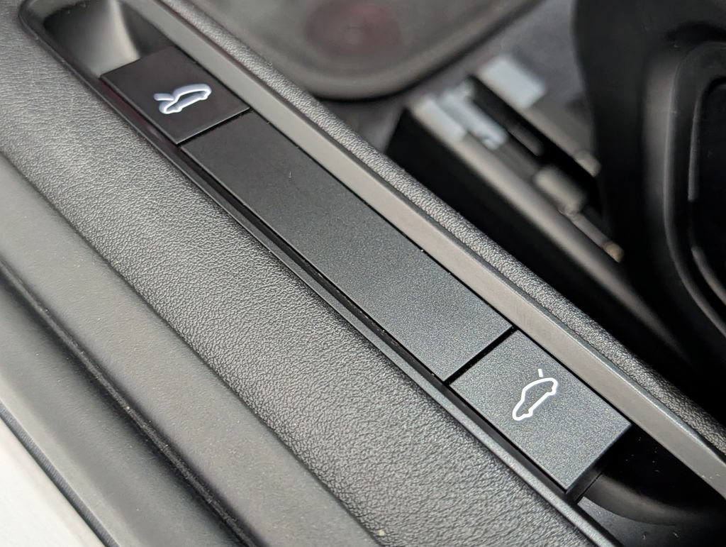 Certified 2025 Porsche 911 Carrera RWD image 28