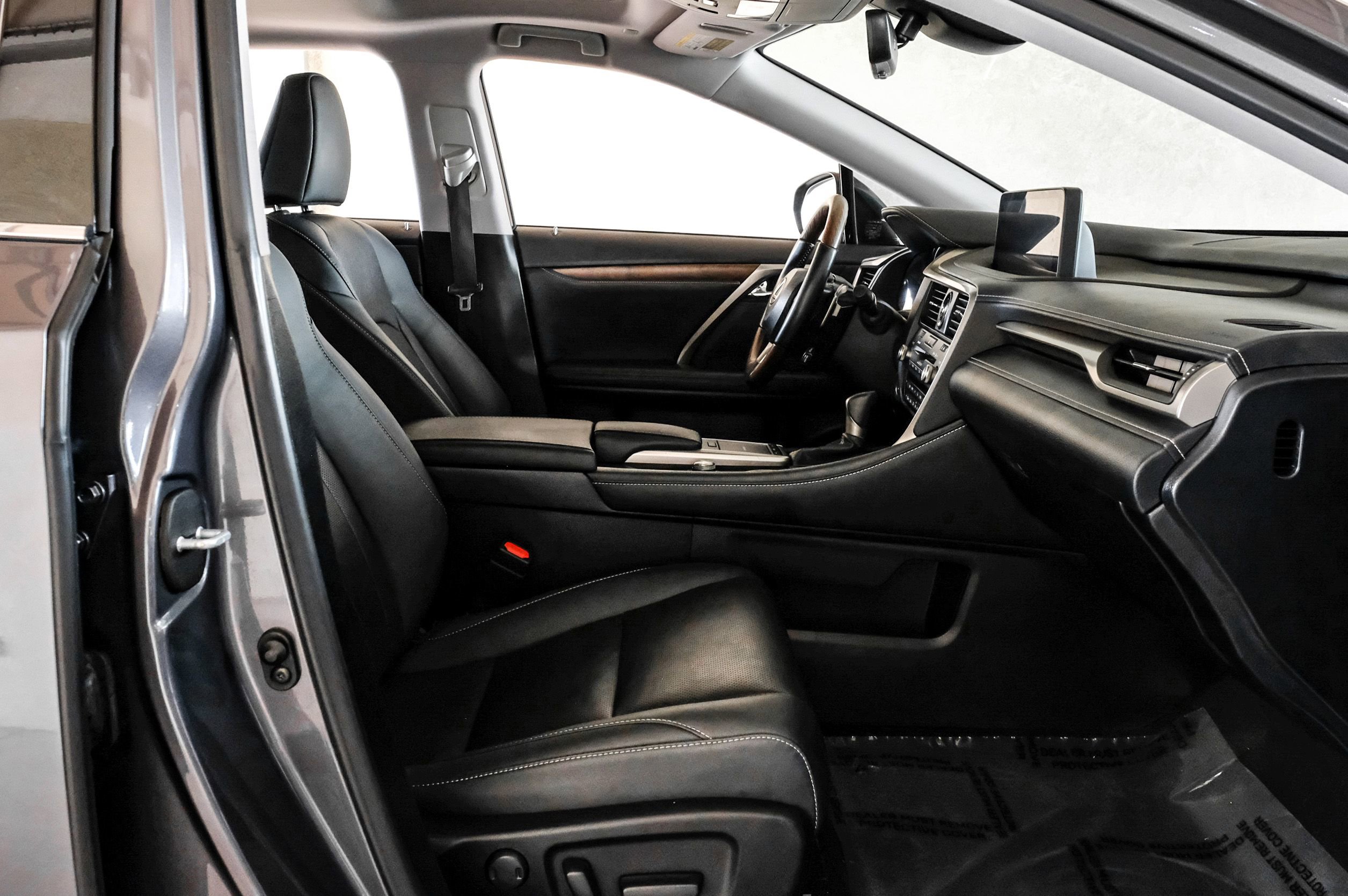 Used 2022 Lexus RX 350L FWD w/ Premium Package image 34