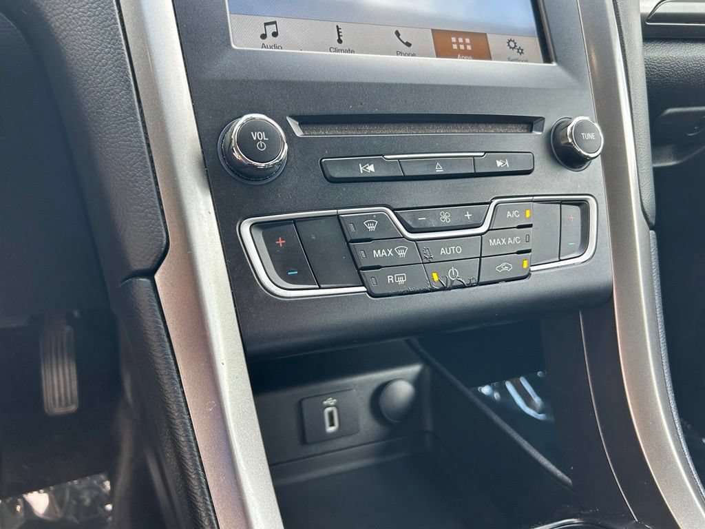 Used 2017 Ford Fusion SE w/ Equipment Group 201A FWD image 36