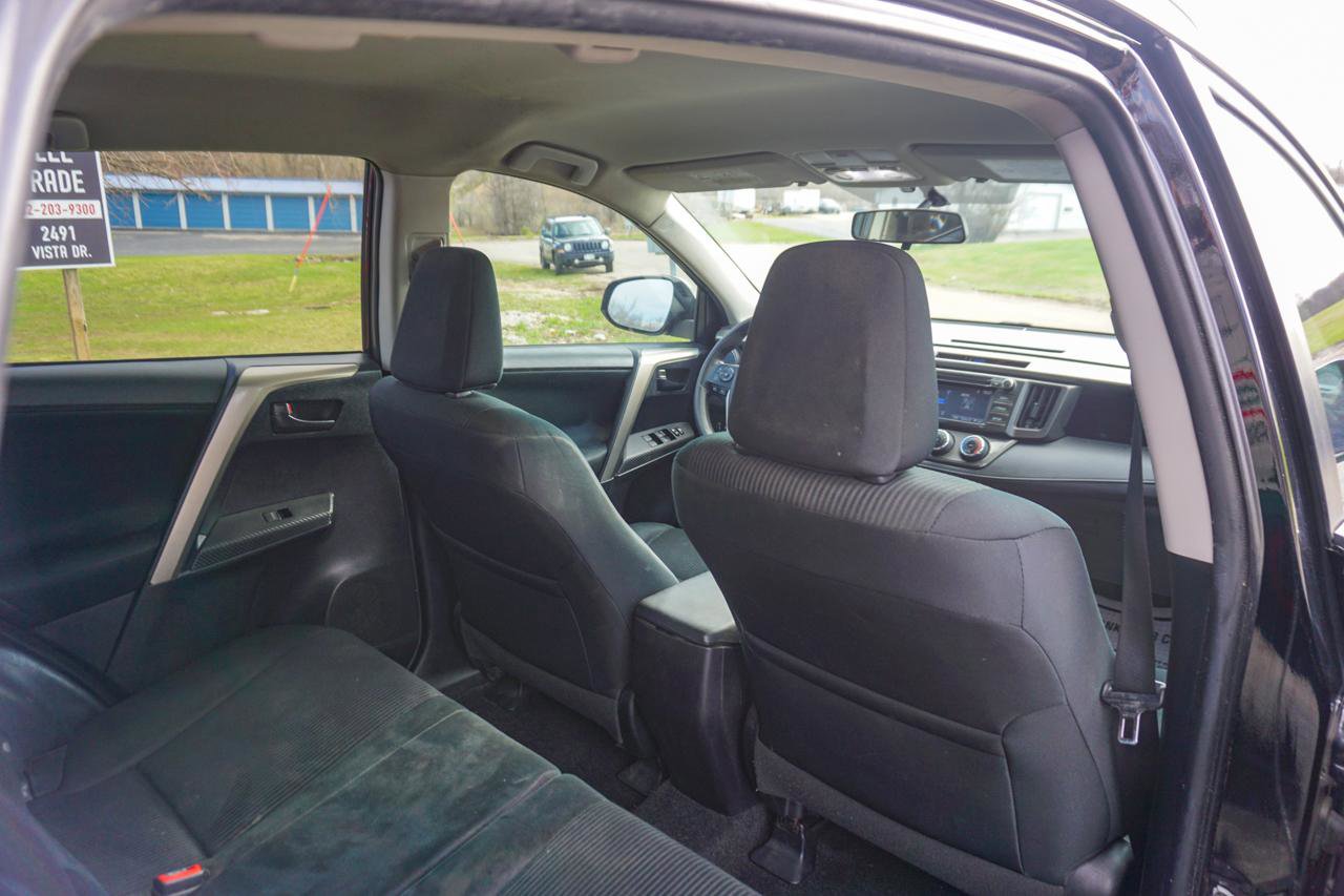 Used 2015 Toyota RAV4 LE image 19