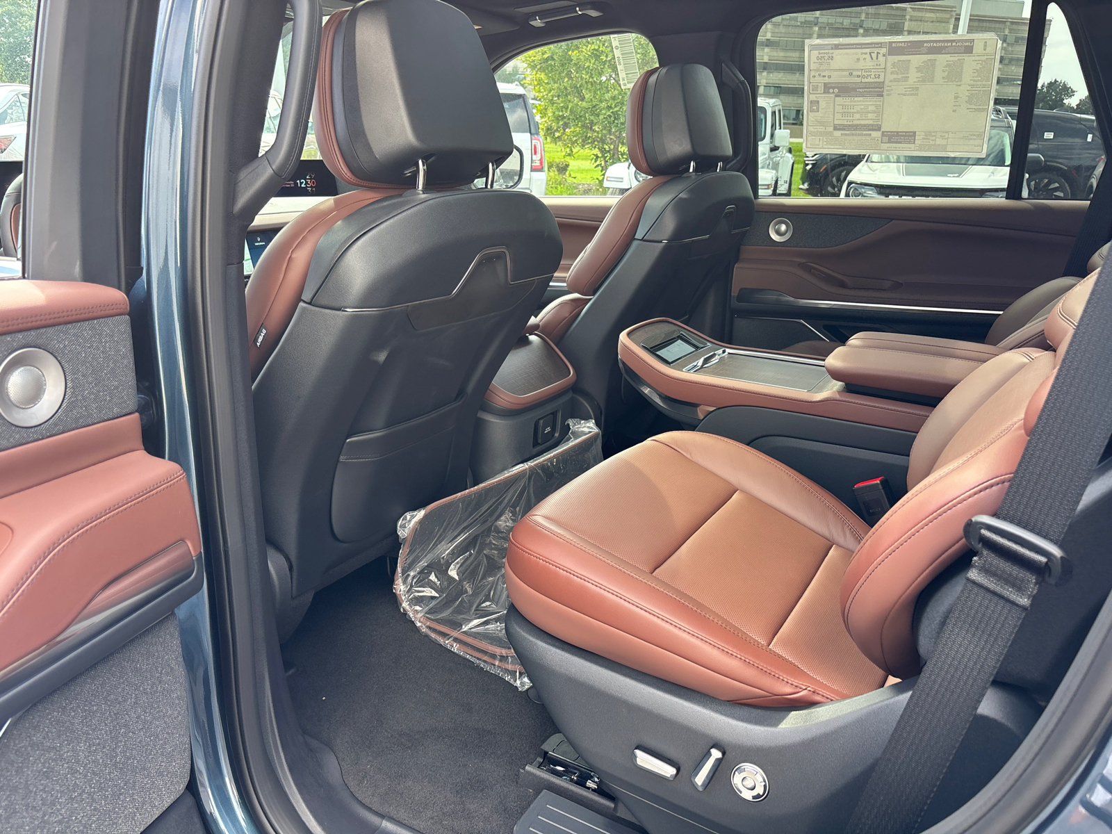 New 2027 Lincoln Navigator Reserve AWD/4WD image 27