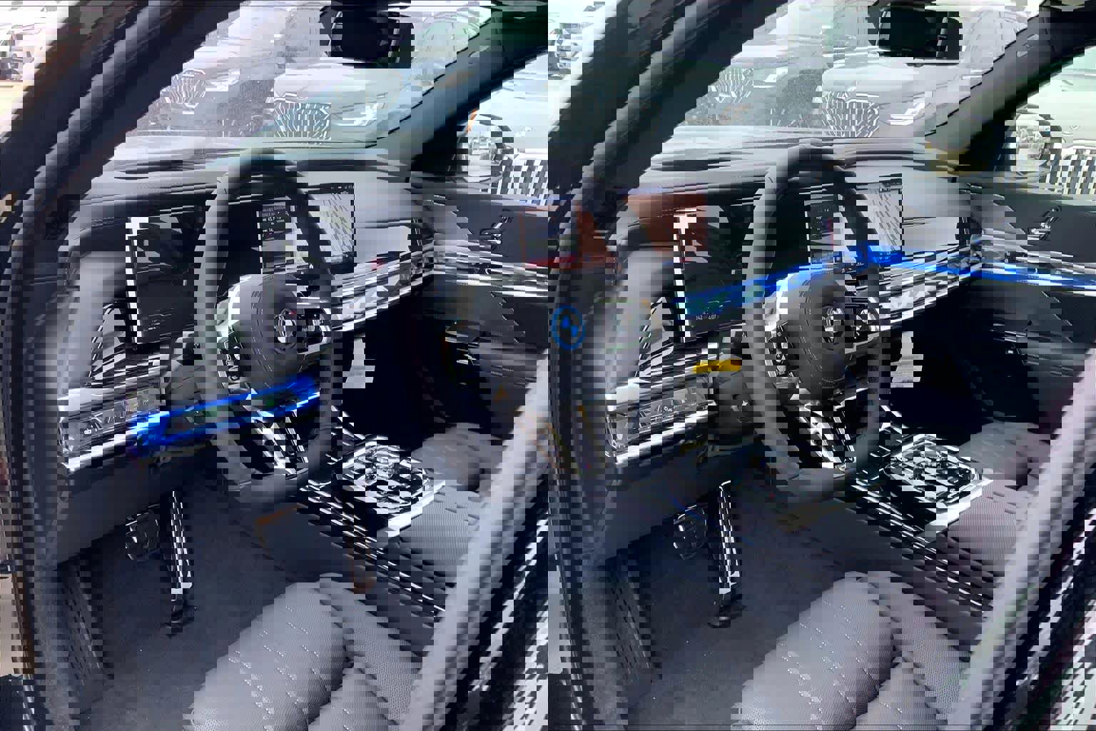 Used 2026 BMW 750e xDrive 750e xDrive w/ Executive Package image 8