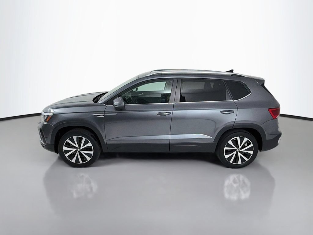 Used 2023 Volkswagen Taos SE w/ Panoramic Sunroof Package AWD/4WD image 4
