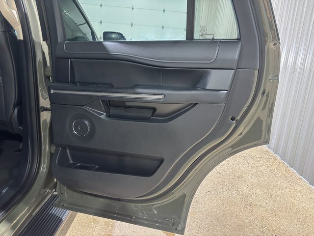 Used 2024 Ford Expedition XLT image 30
