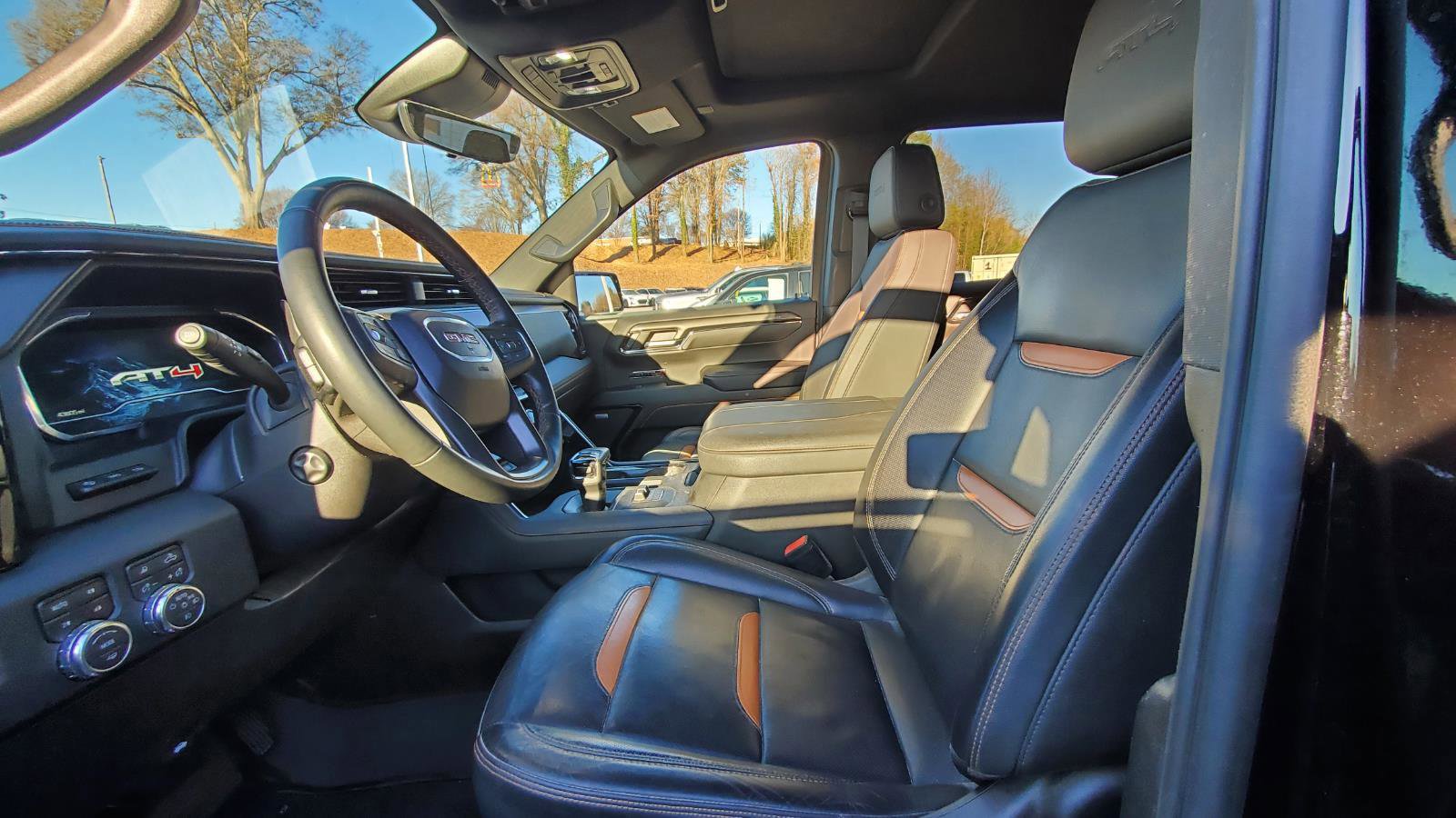 Used 2024 GMC Sierra 1500 AT4 w/ Technology Package image 3