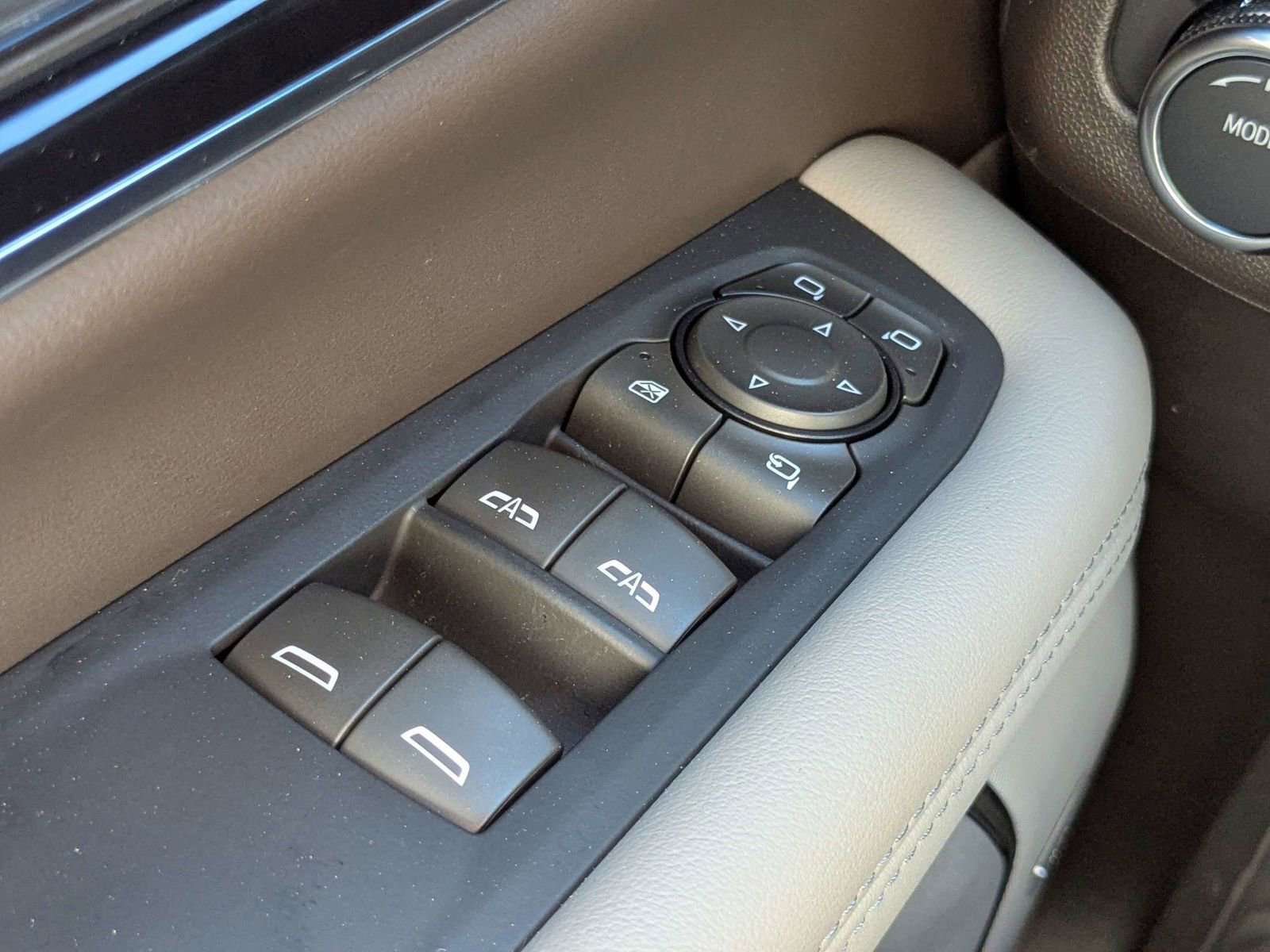 Used 2025 GMC Yukon Elevation image 27