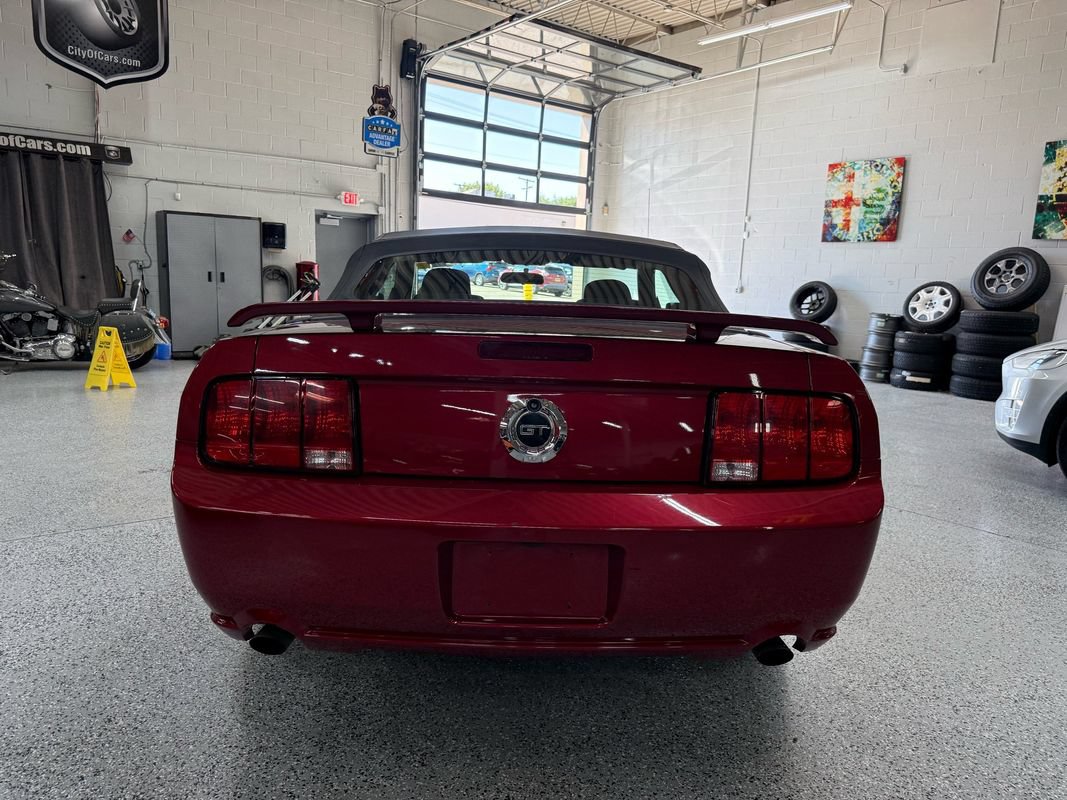 Used 2005 Ford Mustang GT RWD image 7