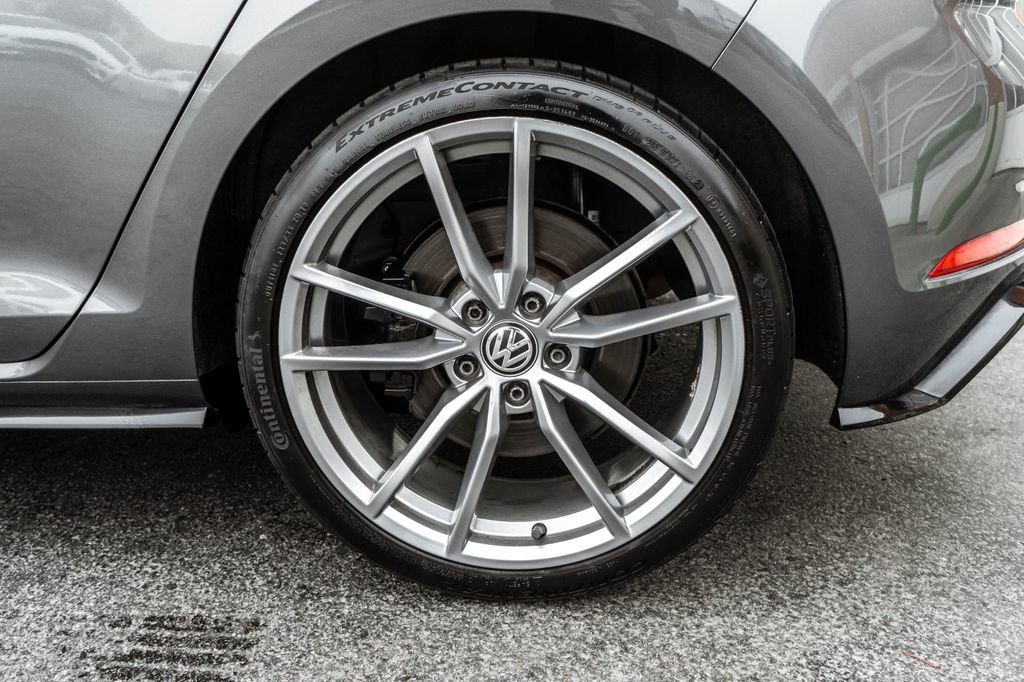 Used 2019 Volkswagen Golf R 4-Door image 36