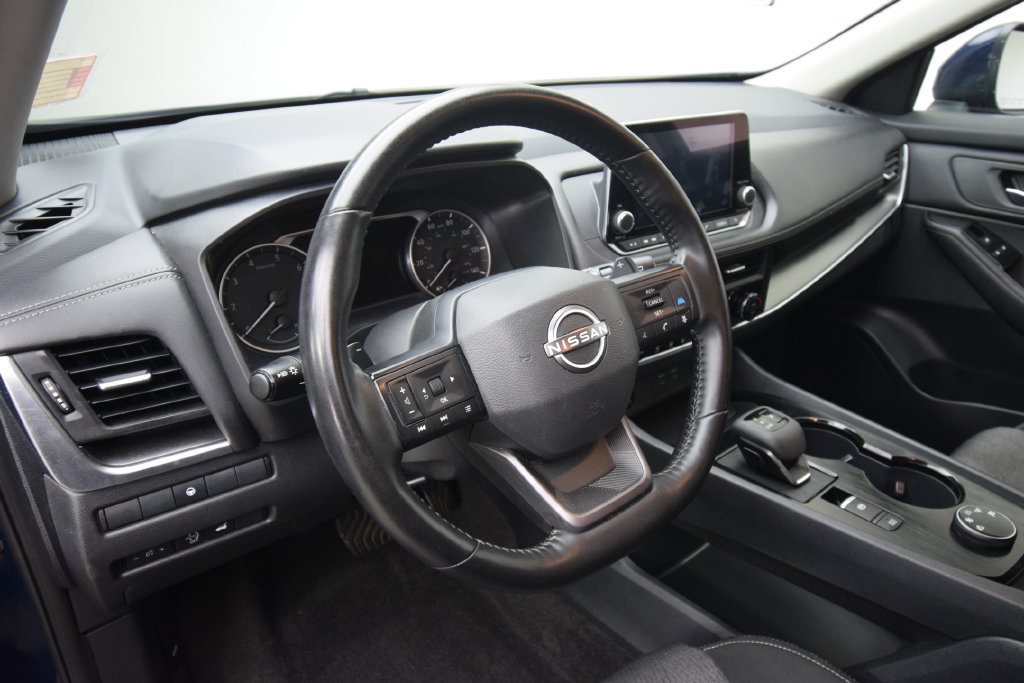 Used 2025 Nissan Rogue SV AWD/4WD image 11