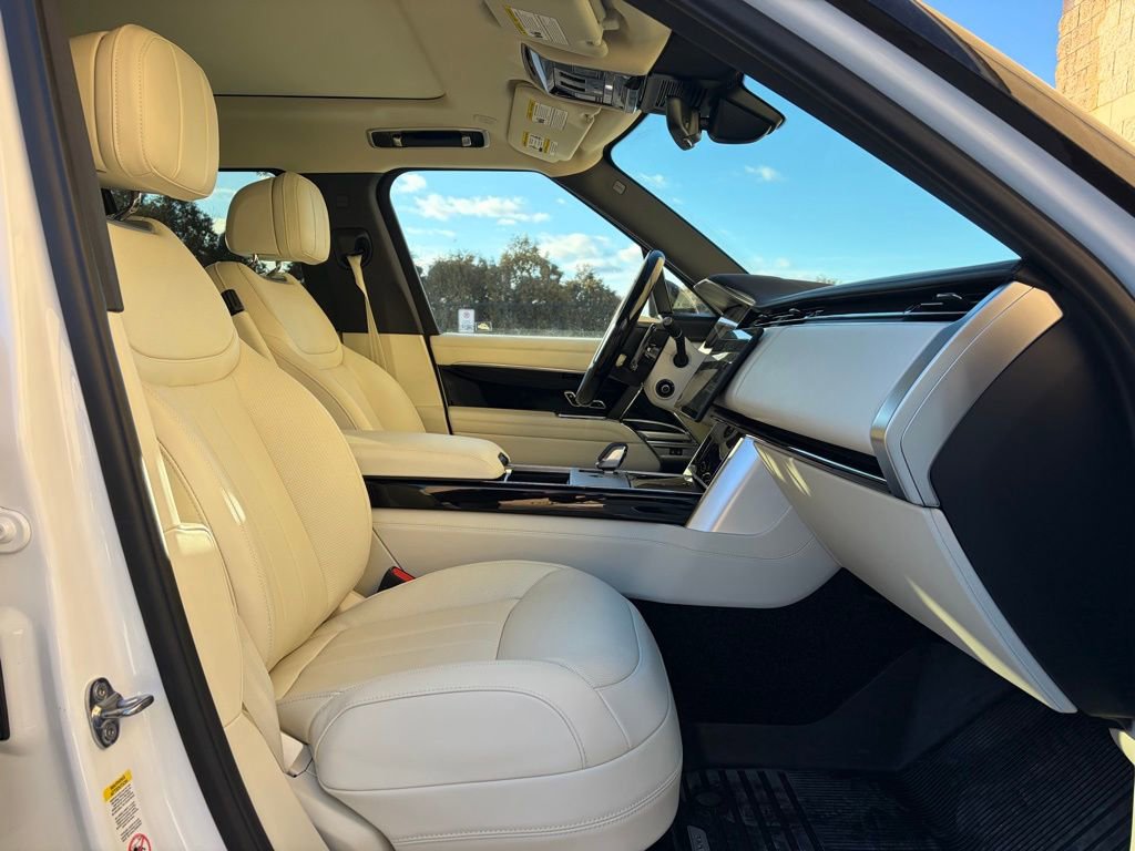 New 2025 Land Rover Range Rover SE image 14