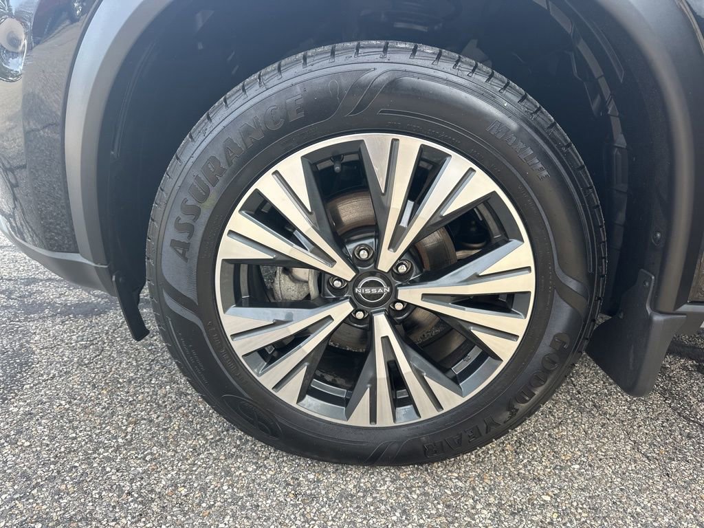 Used 2023 Nissan Rogue SV image 33