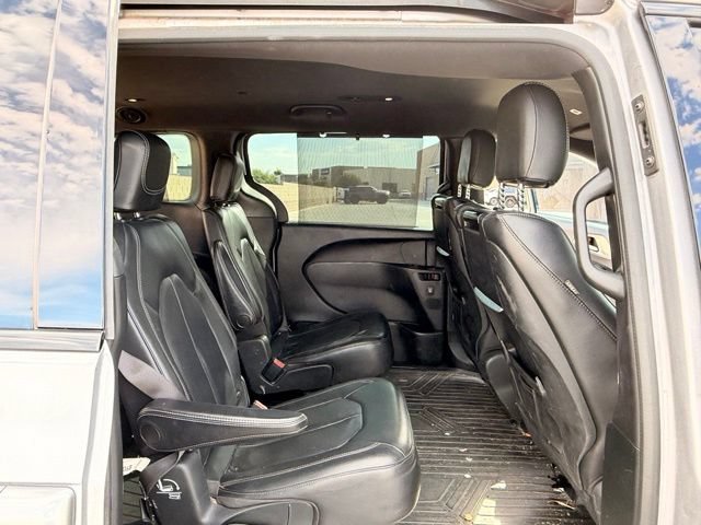 Used 2018 Chrysler Pacifica Touring-L Plus w/ S Appearance Package FWD image 15