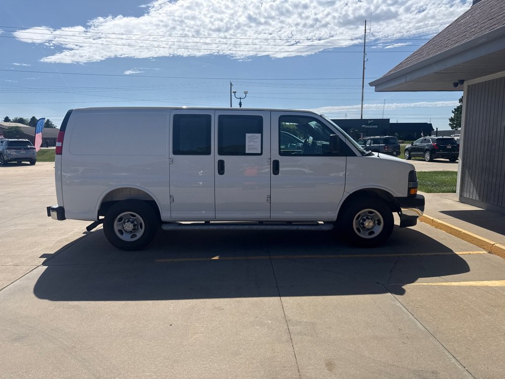 Used 2025 Chevrolet Express 2500 w/ Driver Convenience Package RWD image 6