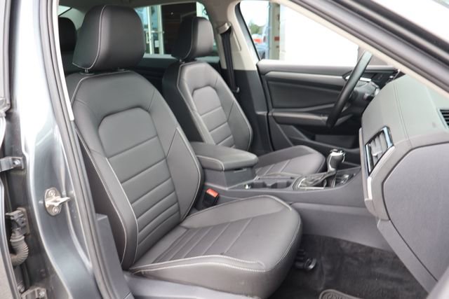 Used 2024 Volkswagen Jetta SE FWD image 22