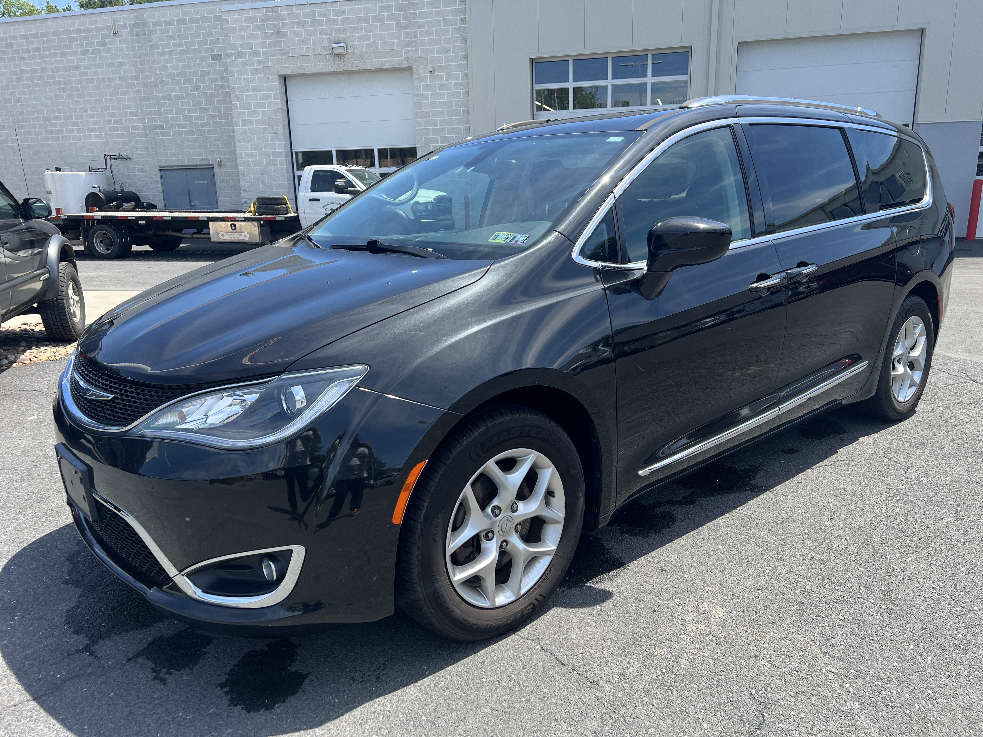 Used 2018 Chrysler Pacifica Touring-L Plus w/ Tire & Wheel Group FWD image 23