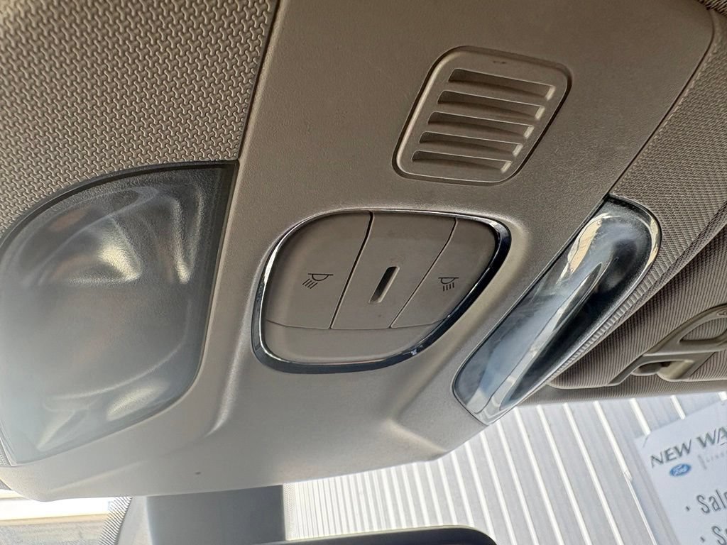 Used 2018 Jeep Compass Latitude w/ Safe & Security Group FWD image 19