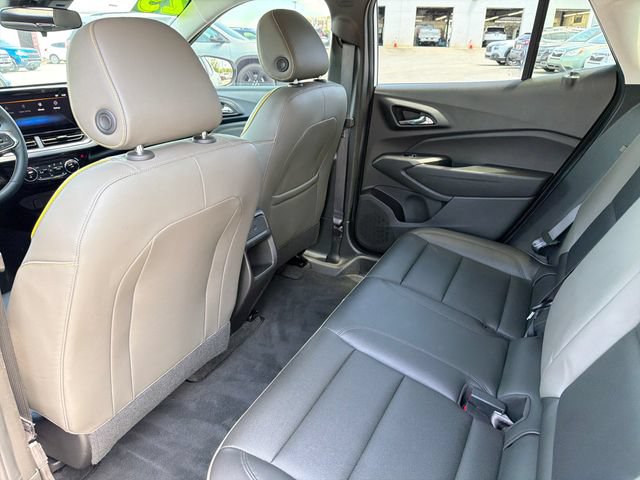 Used 2025 Chevrolet Trax ACTIV w/ Sunroof Package FWD image 23