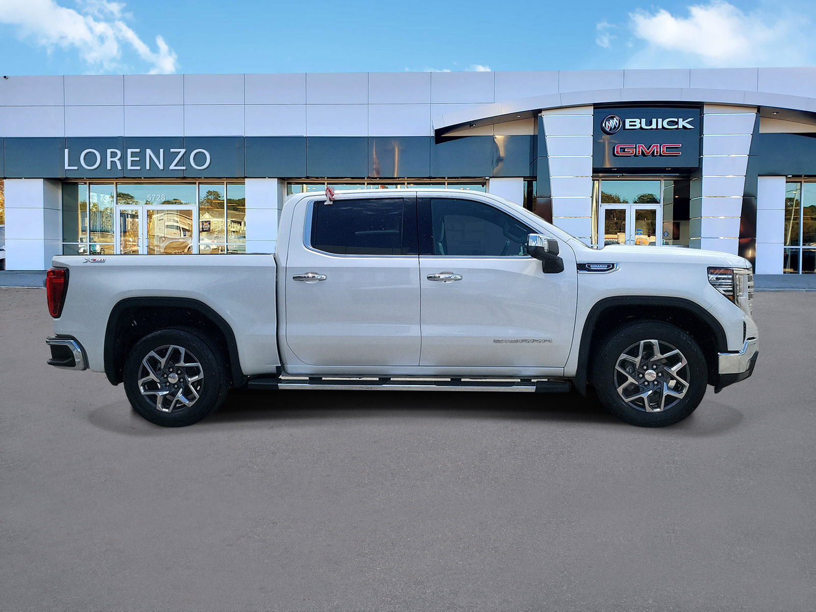 Used 2023 GMC Sierra 1500 SLT w/ SLT Premium Package AWD/4WD image 4