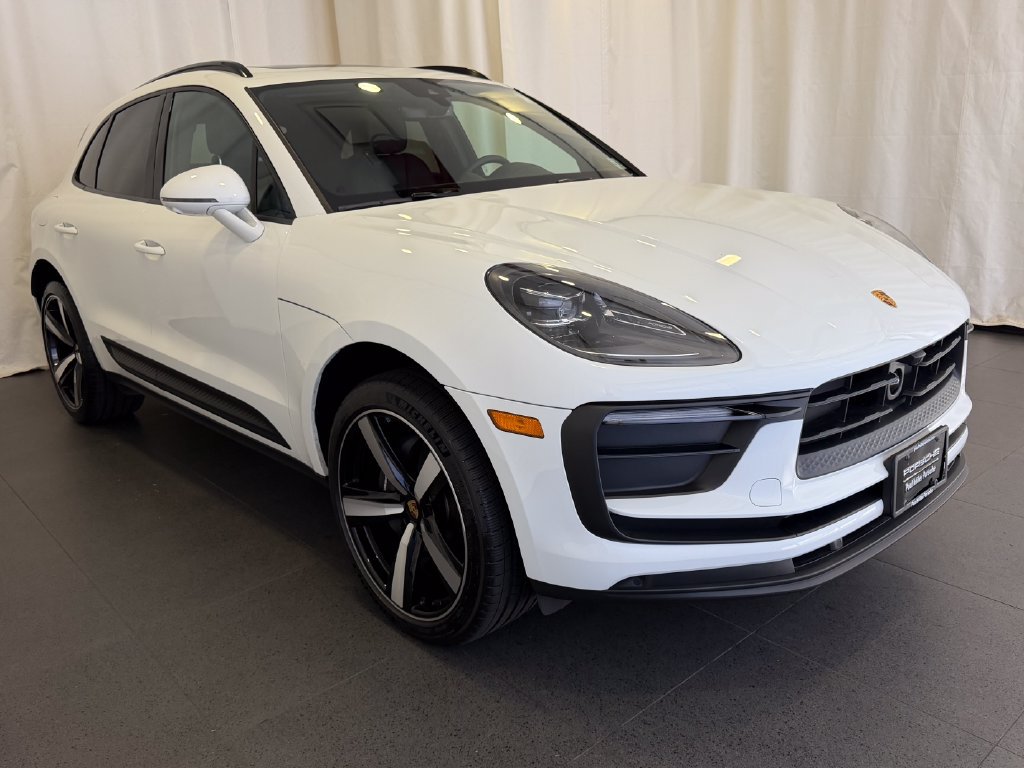 Certified 2026 Porsche Macan AWD/4WD image 7