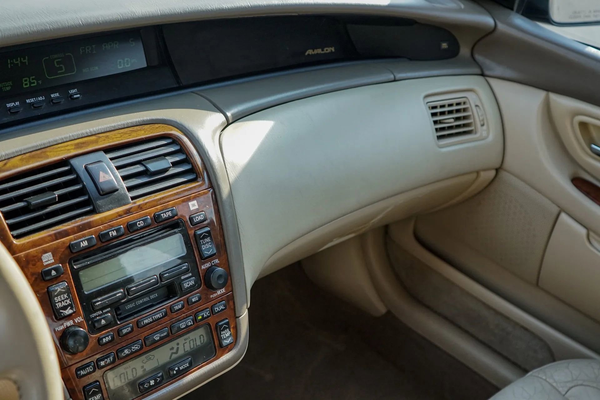 Used 2004 Toyota Avalon XLS image 21