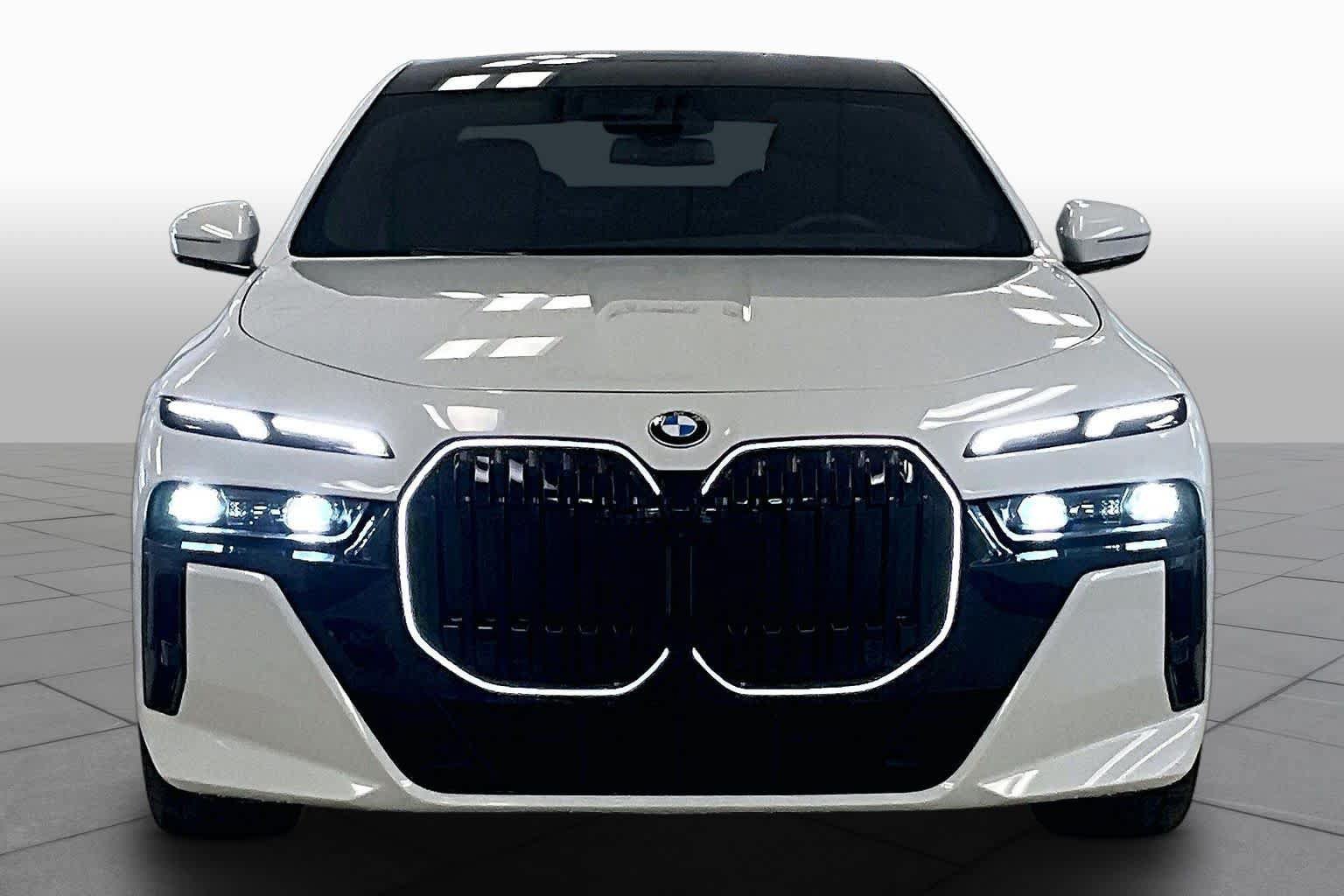 Used 2026 BMW 740i xDrive AWD/4WD image 3
