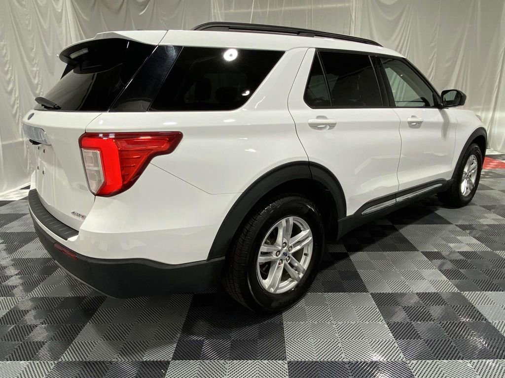 Used 2022 Ford Explorer XLT w/ Equipment Group 202A image 4