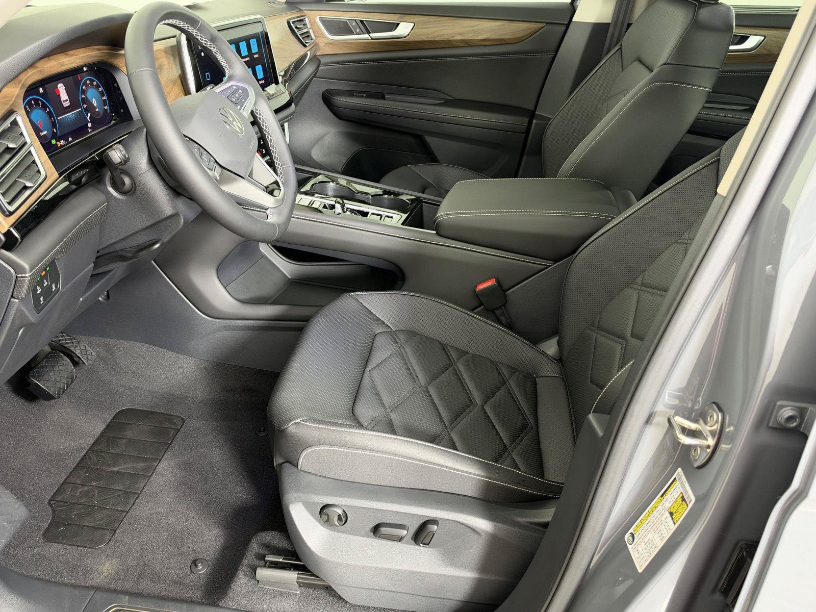 New 2026 Volkswagen Atlas SE FWD image 9