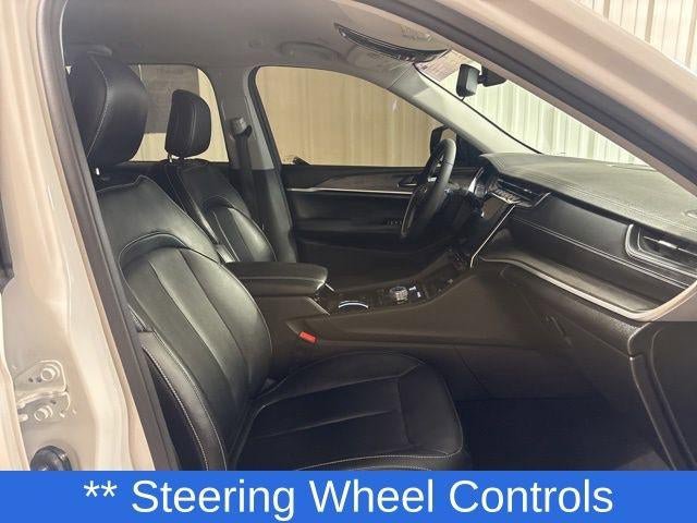 Used 2023 Jeep Grand Cherokee Limited w/ Black Appearance Package AWD/4WD image 24