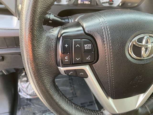 Used 2020 Toyota Sienna SE w/ SE Preferred Package FWD image 22